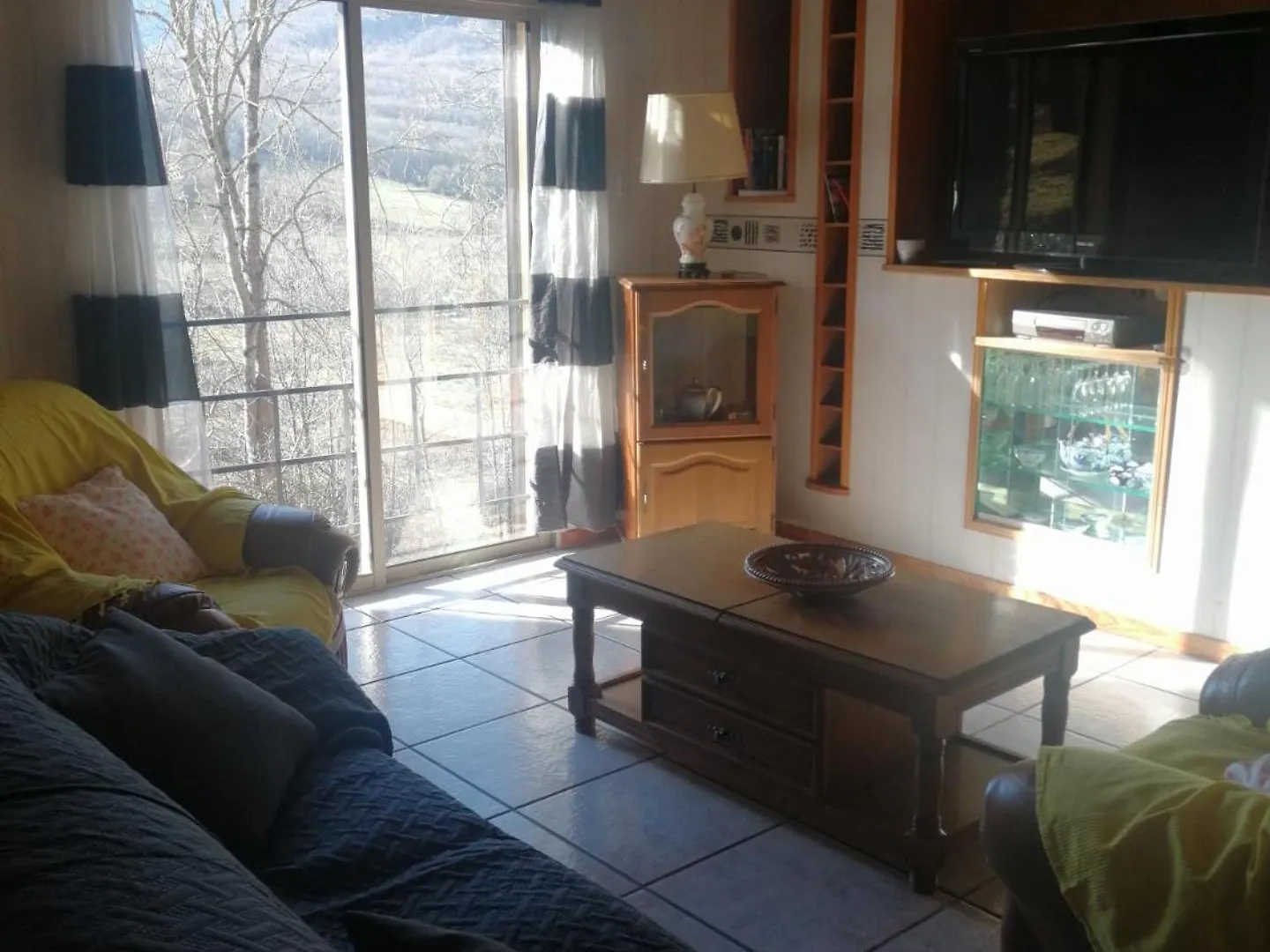 Location De Vacances A Neylis Avec Vue Sur Les Forets Et Les Champs Carla-de-Roquefort France
